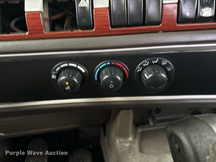 image for item EG2431 2007 Kenworth T800 vacuum truck