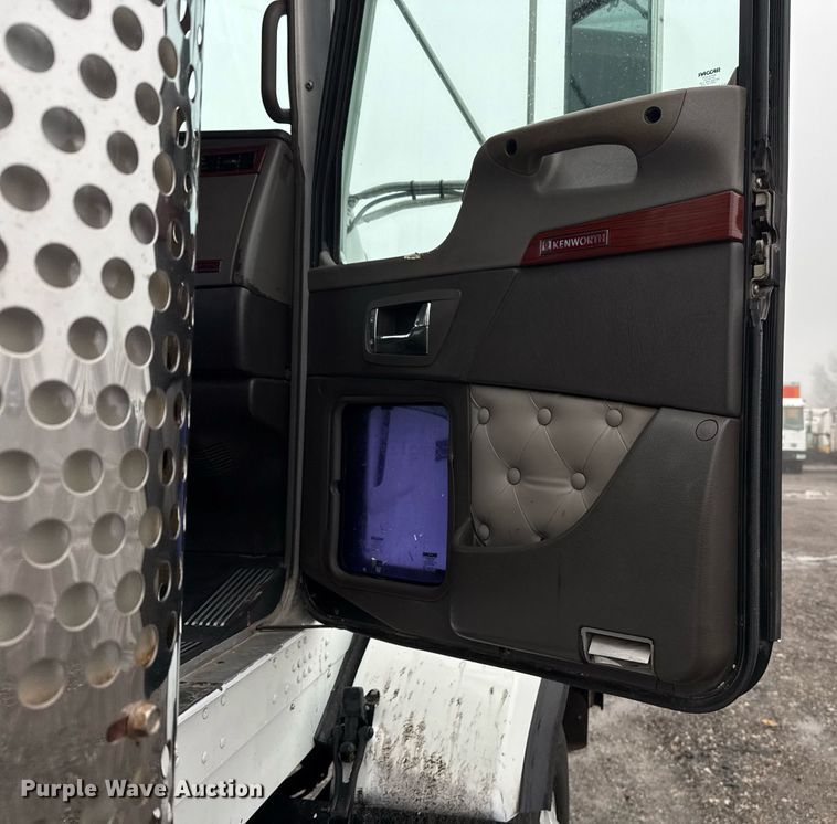 image for item EG2431 2007 Kenworth T800 vacuum truck