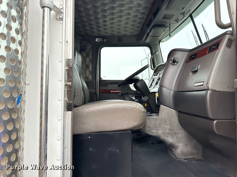 image for item EG2431 2007 Kenworth T800 vacuum truck