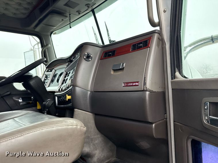 image for item EG2431 2007 Kenworth T800 vacuum truck