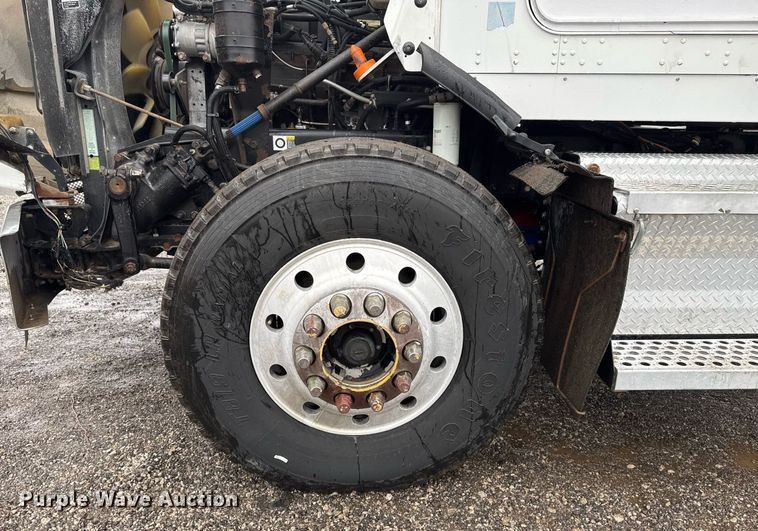 image for item EG2431 2007 Kenworth T800 vacuum truck