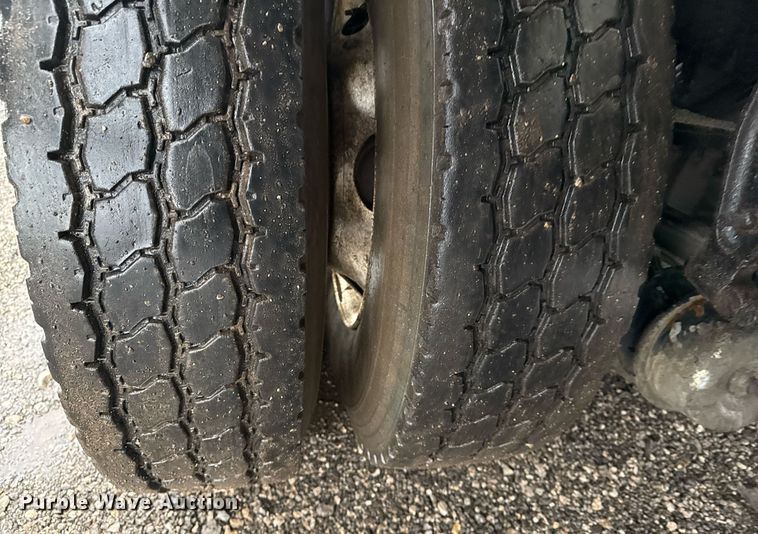 image for item EG2431 2007 Kenworth T800 vacuum truck