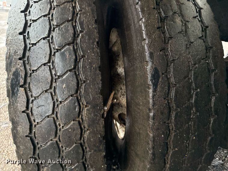 image for item EG2431 2007 Kenworth T800 vacuum truck