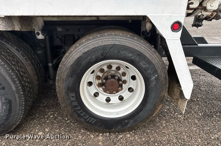 image for item EG2431 2007 Kenworth T800 vacuum truck