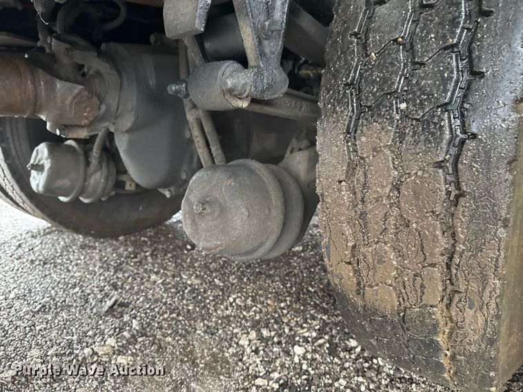 image for item EG2431 2007 Kenworth T800 vacuum truck