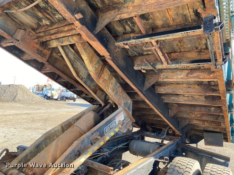 image for item EG2449 2009 GMC C7500 dump truck