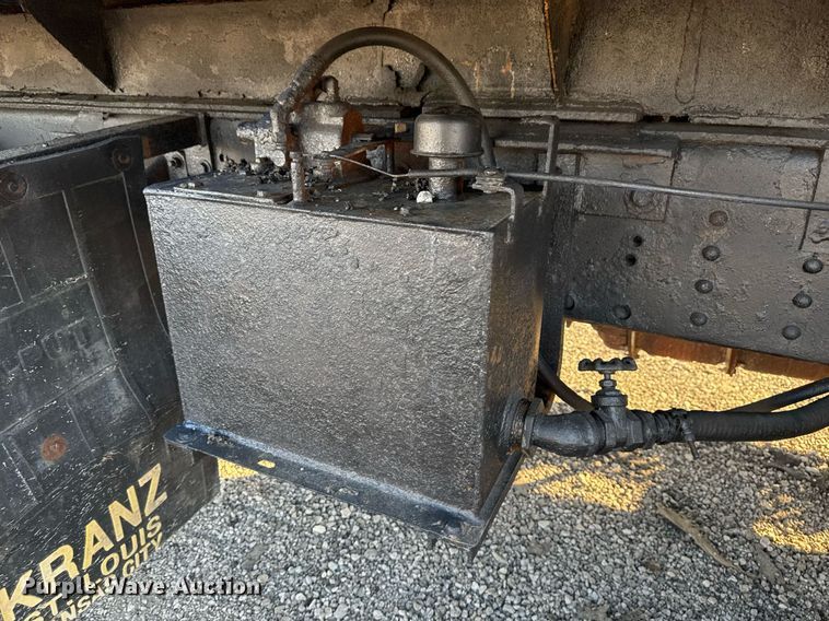 image for item EG2449 2009 GMC C7500 dump truck