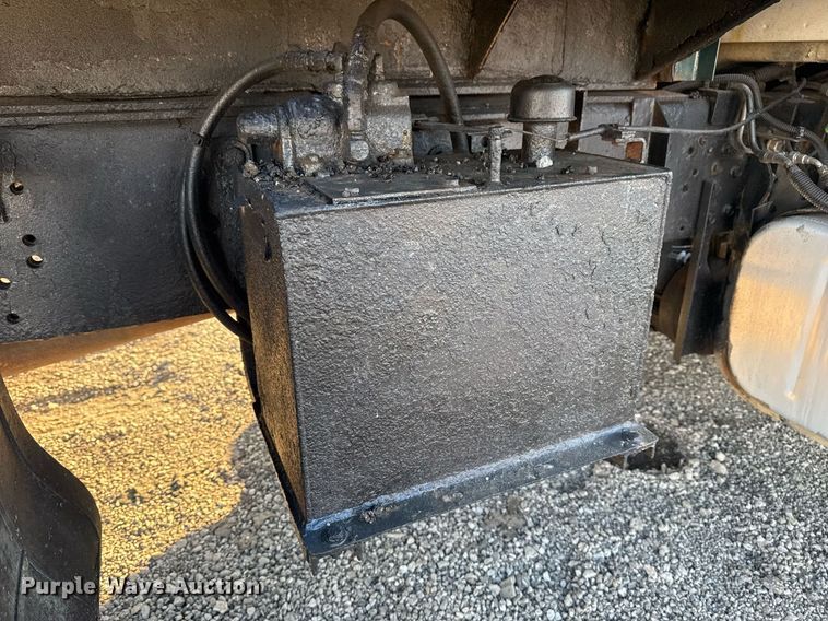 image for item EG2449 2009 GMC C7500 dump truck