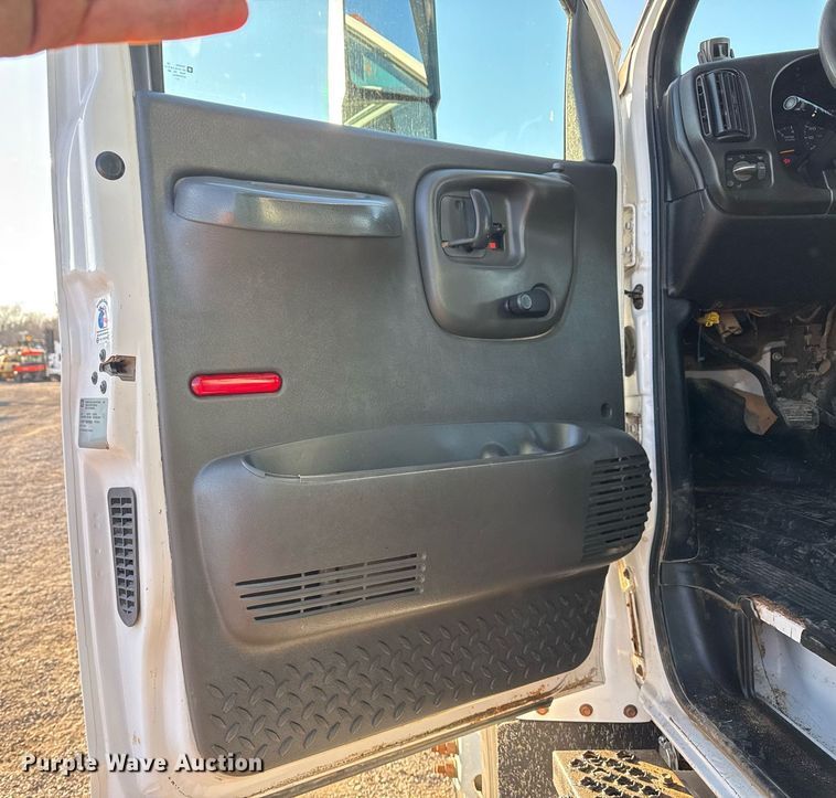 image for item EG2449 2009 GMC C7500 dump truck