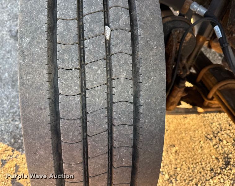 image for item EG2449 2009 GMC C7500 dump truck