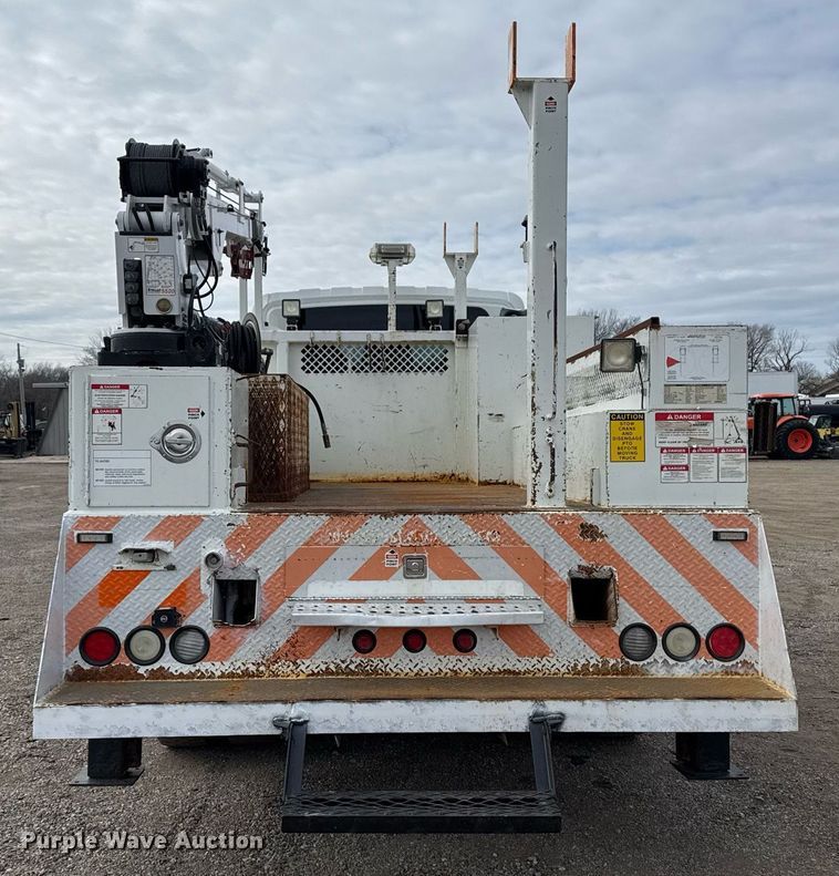 image for item EG2491 2010 International 7400 Crew Cab utility / service truck