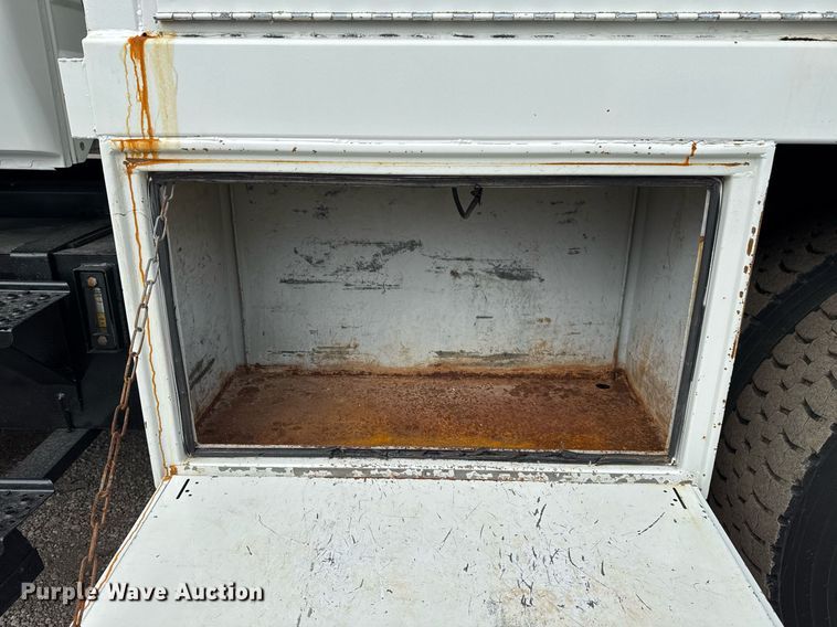 image for item EG2491 2010 International 7400 Crew Cab utility / service truck