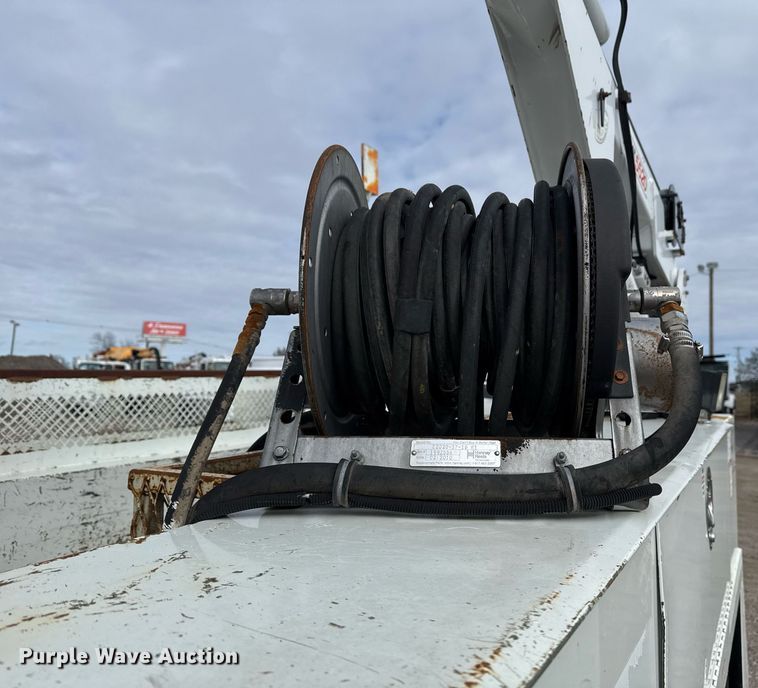 image for item EG2491 2010 International 7400 Crew Cab utility / service truck