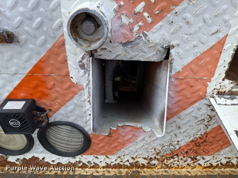 image for item EG2491 2010 International 7400 Crew Cab utility / service truck