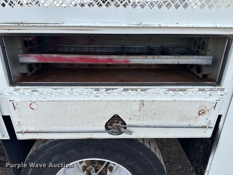 image for item EG2491 2010 International 7400 Crew Cab utility / service truck