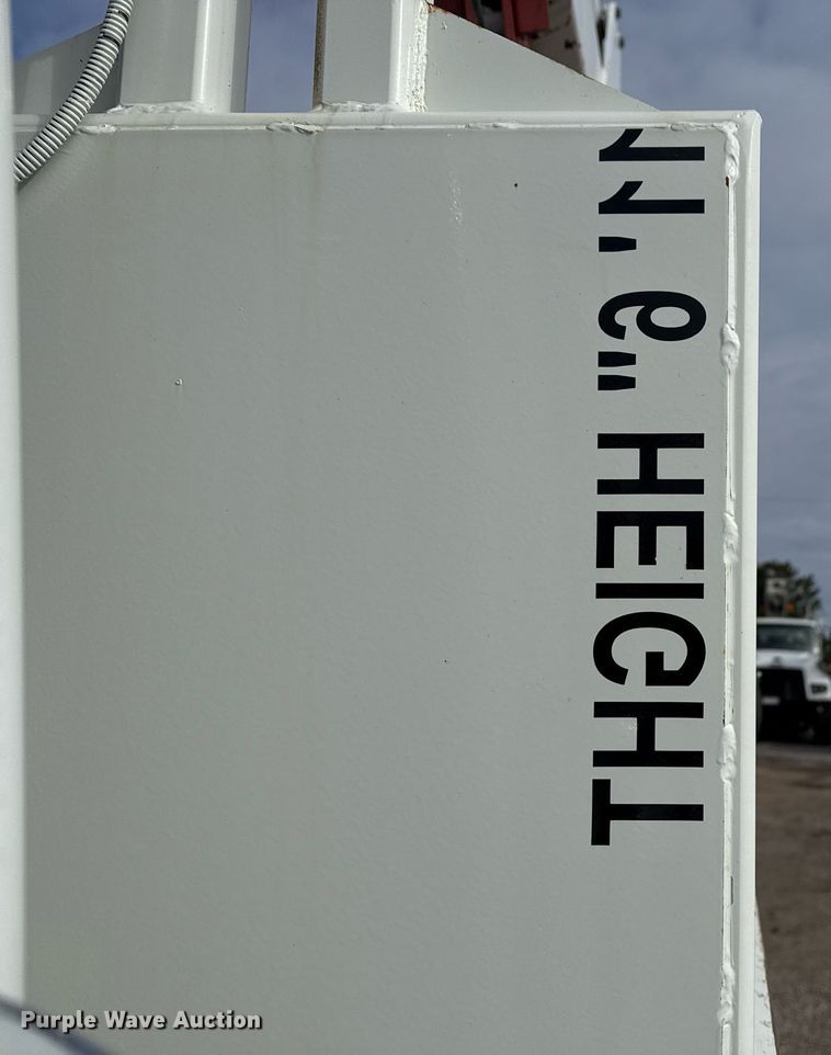 image for item EG2491 2010 International 7400 Crew Cab utility / service truck