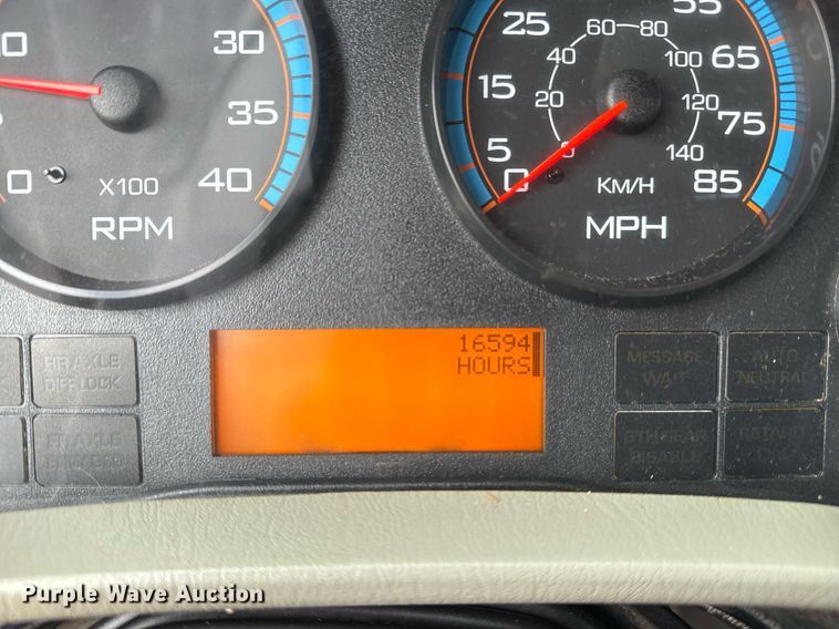 image for item EG2491 2010 International 7400 Crew Cab utility / service truck