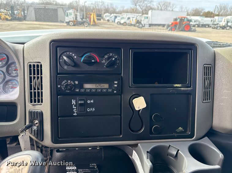 image for item EG2491 2010 International 7400 Crew Cab utility / service truck