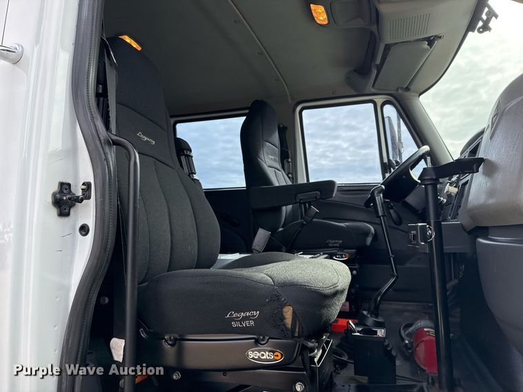 image for item EG2491 2010 International 7400 Crew Cab utility / service truck