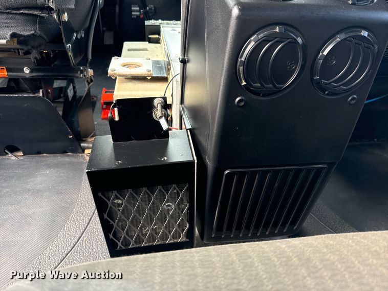 image for item EG2491 2010 International 7400 Crew Cab utility / service truck