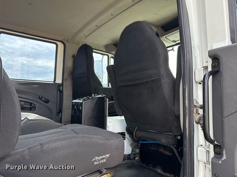 image for item EG2491 2010 International 7400 Crew Cab utility / service truck