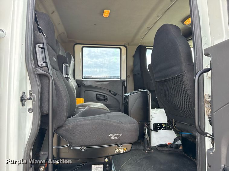 image for item EG2491 2010 International 7400 Crew Cab utility / service truck