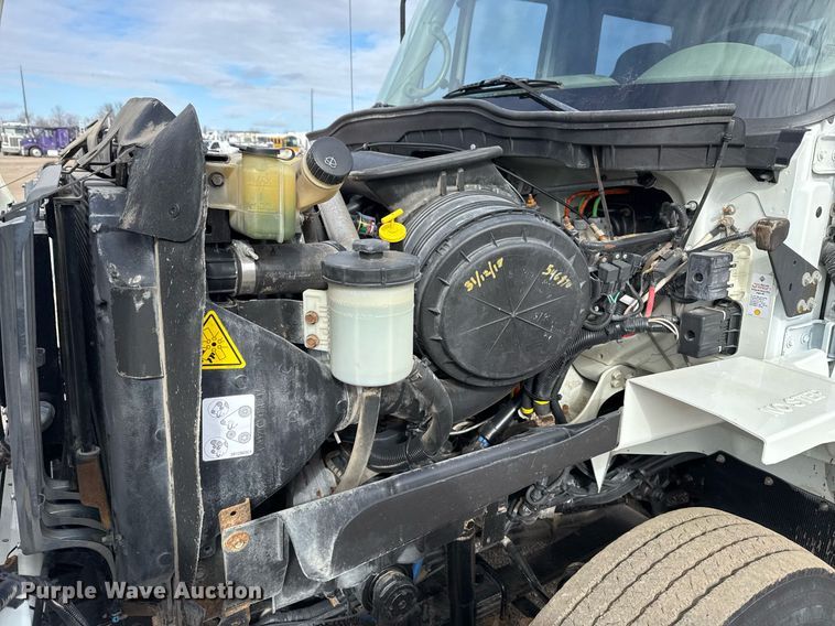 image for item EG2491 2010 International 7400 Crew Cab utility / service truck