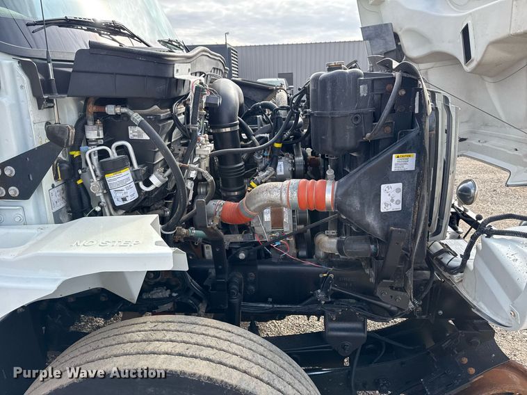 image for item EG2491 2010 International 7400 Crew Cab utility / service truck