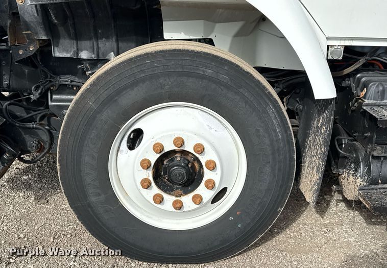 image for item EG2491 2010 International 7400 Crew Cab utility / service truck