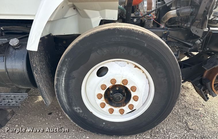 image for item EG2491 2010 International 7400 Crew Cab utility / service truck