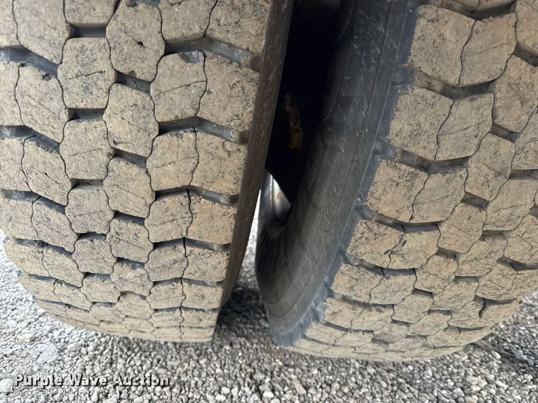 image for item EG2491 2010 International 7400 Crew Cab utility / service truck