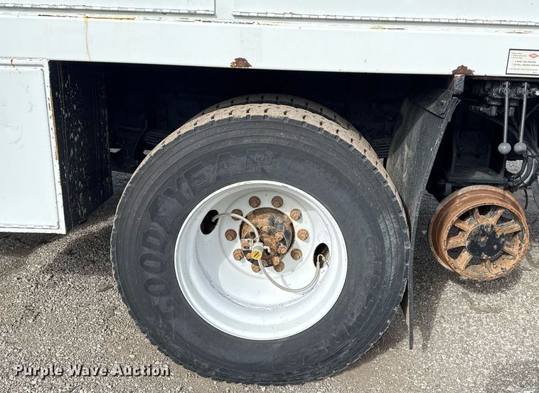 image for item EG2491 2010 International 7400 Crew Cab utility / service truck