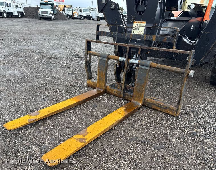 image for item EG2522 2019 JLG 1255 telehandler