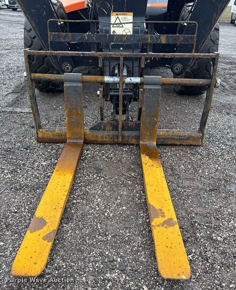 image for item EG2522 2019 JLG 1255 telehandler