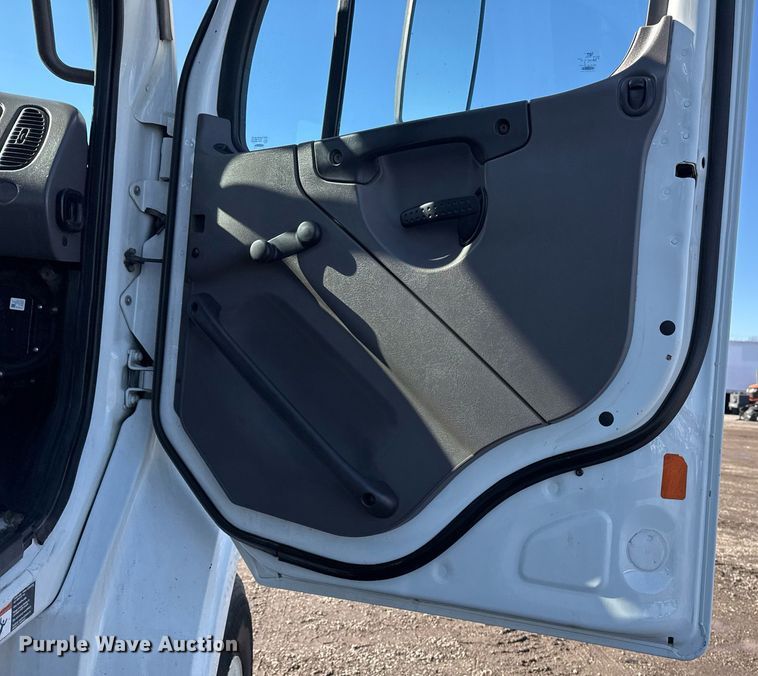 image for item EG2525 2012 Freightliner Business Class M2 Ext. Cab utility / service truck