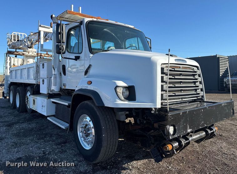 image for item EG2529 2014 Freightliner 114SD grapple crane truck
