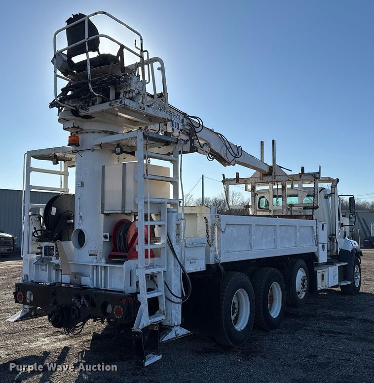 image for item EG2529 2014 Freightliner 114SD grapple crane truck