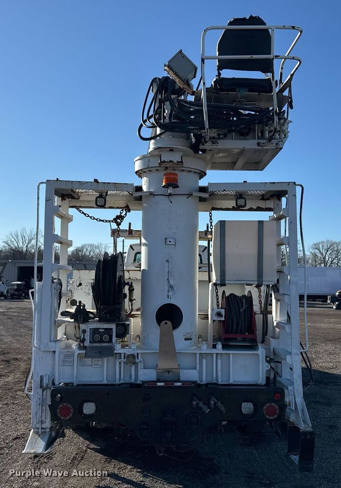 image for item EG2529 2014 Freightliner 114SD grapple crane truck