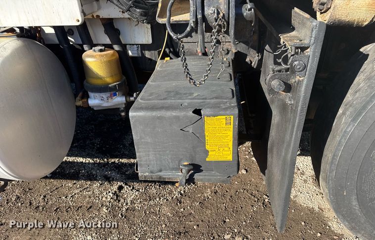 image for item EG2529 2014 Freightliner 114SD grapple crane truck