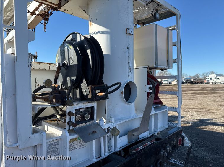 image for item EG2529 2014 Freightliner 114SD grapple crane truck