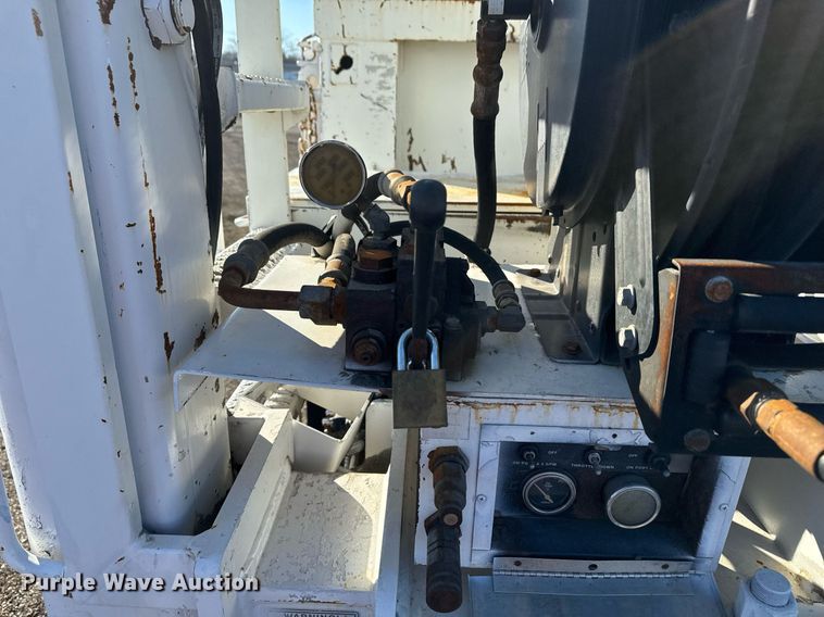 image for item EG2529 2014 Freightliner 114SD grapple crane truck