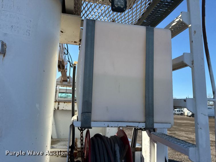 image for item EG2529 2014 Freightliner 114SD grapple crane truck