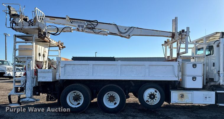 image for item EG2529 2014 Freightliner 114SD grapple crane truck