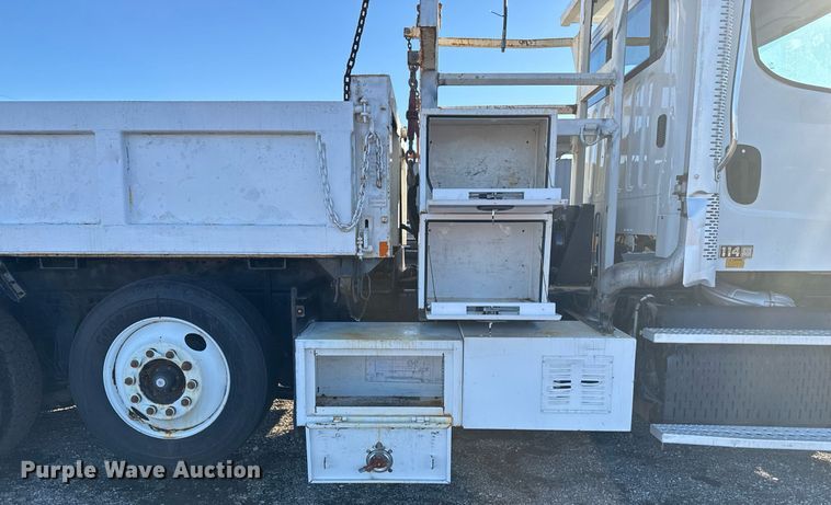 image for item EG2529 2014 Freightliner 114SD grapple crane truck