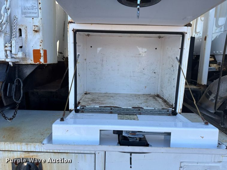 image for item EG2529 2014 Freightliner 114SD grapple crane truck