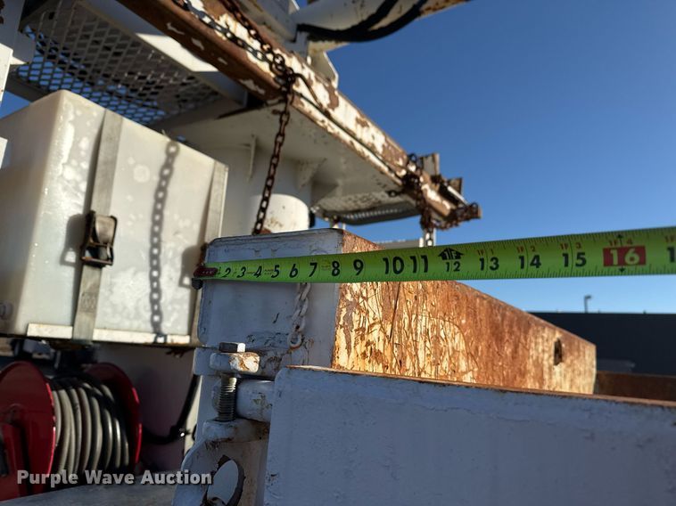 image for item EG2529 2014 Freightliner 114SD grapple crane truck