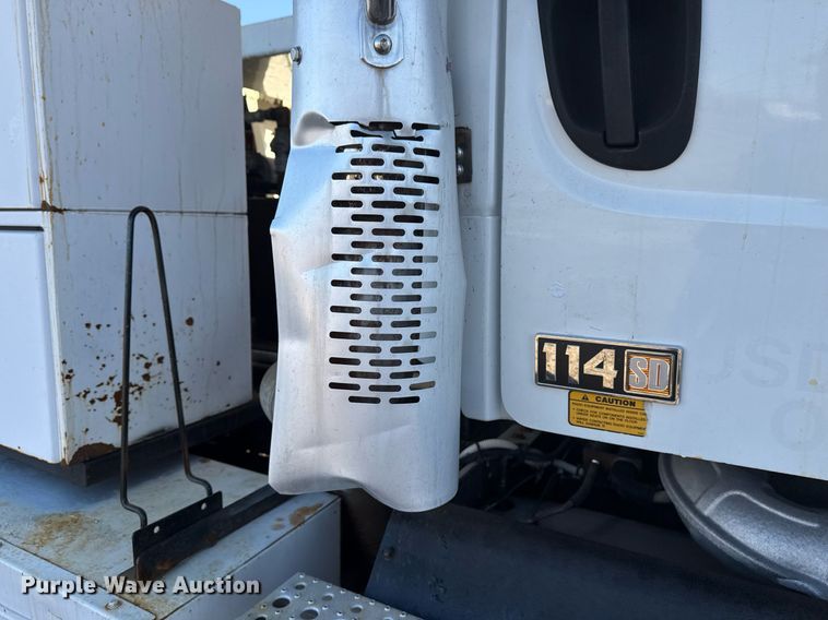 image for item EG2529 2014 Freightliner 114SD grapple crane truck