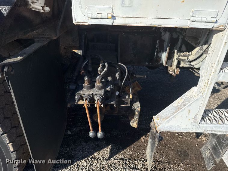 image for item EG2529 2014 Freightliner 114SD grapple crane truck