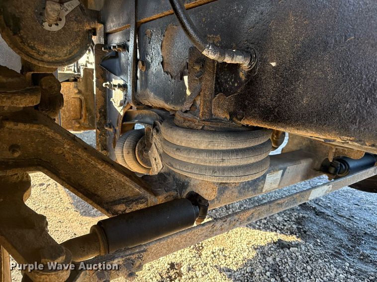 image for item EG2529 2014 Freightliner 114SD grapple crane truck