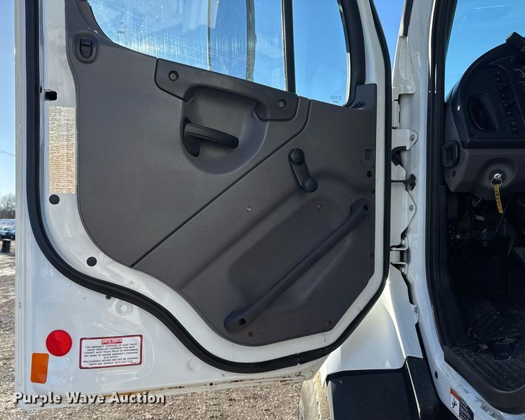 image for item EG2529 2014 Freightliner 114SD grapple crane truck